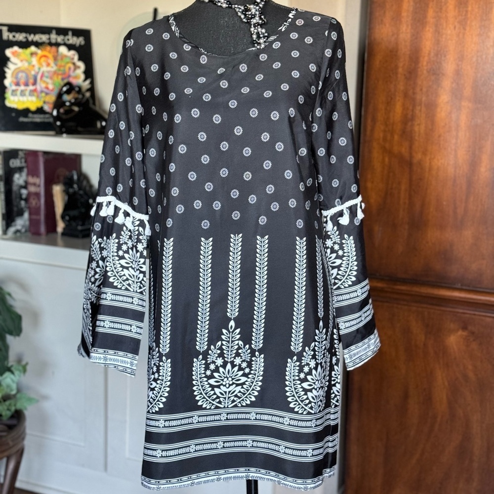 Almost‎ Famous Black White Tunic Top